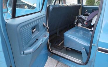 Chevrolet-Suburban-1977-Hawaiian-Blue-Hawaiian-BlueBlack-8