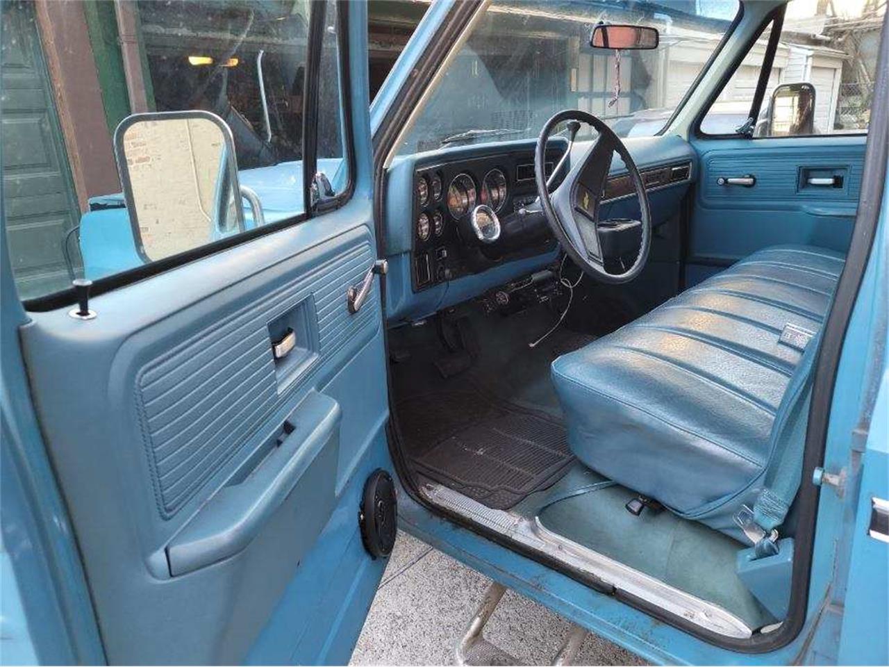 Chevrolet-Suburban-1977-Hawaiian-Blue-Hawaiian-BlueBlack-9