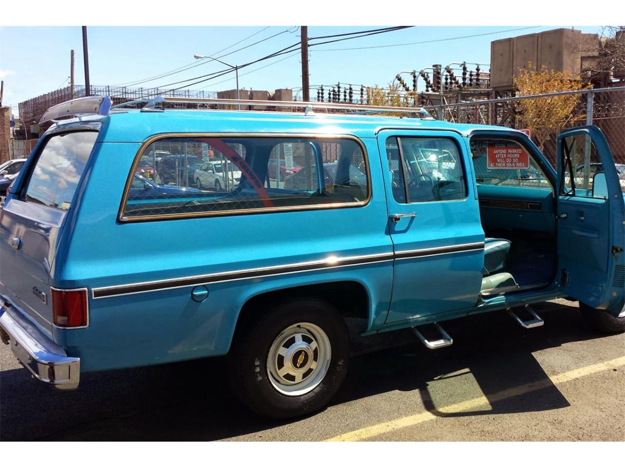 Chevrolet-Suburban-1977-Hawaiian-Blue-Hawaiian-BlueBlack