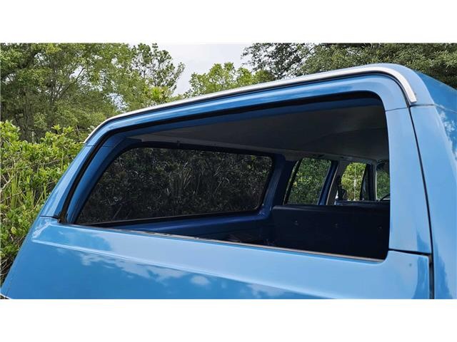 Chevrolet-Suburban-1978-14