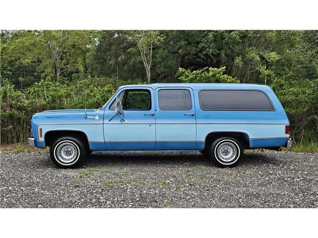 Chevrolet-Suburban-1978-2
