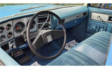 Chevrolet-Suburban-1978-25