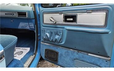 Chevrolet-Suburban-1978-34