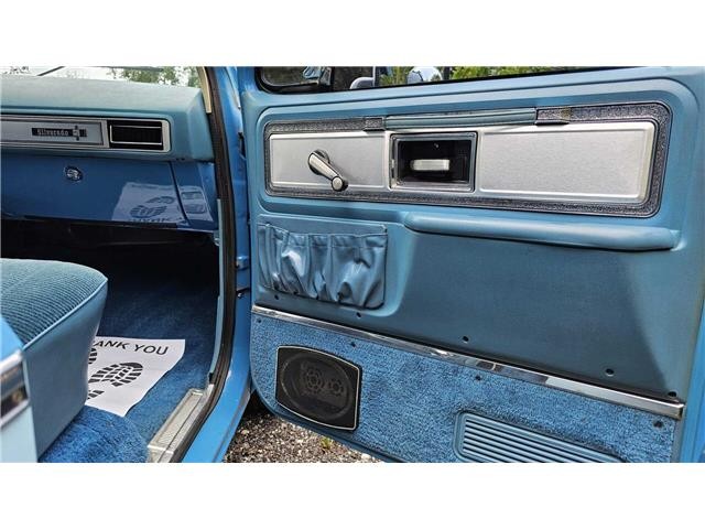 Chevrolet-Suburban-1978-34