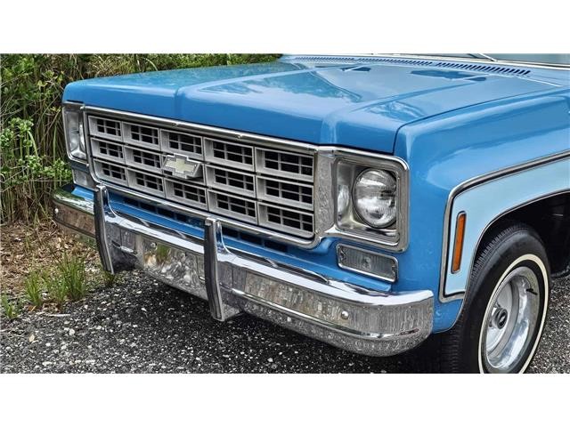 Chevrolet-Suburban-1978-8
