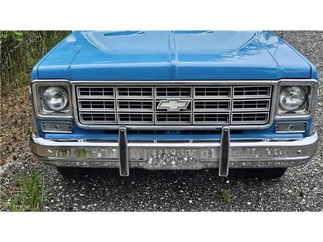 Chevrolet-Suburban-1978-9