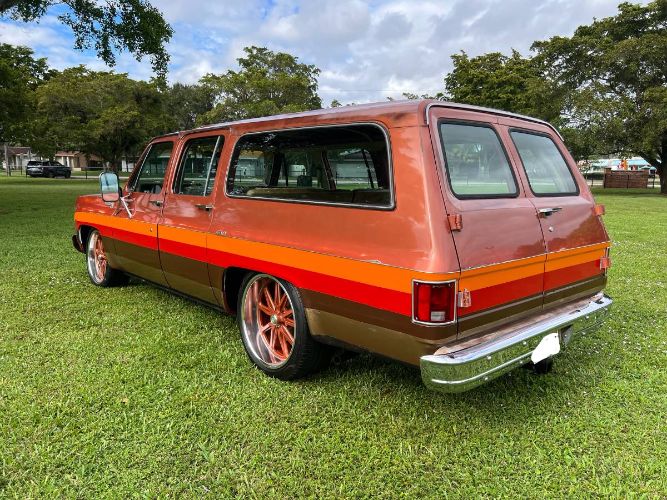Chevrolet-Suburban-1978-Brown-1