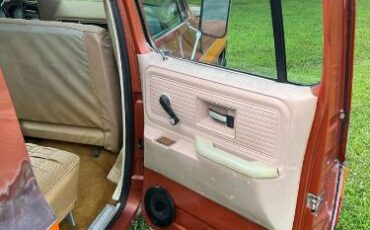 Chevrolet-Suburban-1978-Brown-10