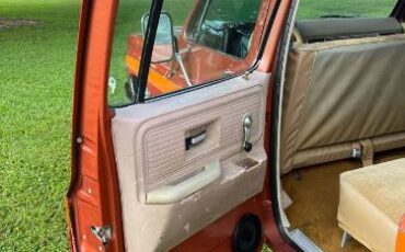 Chevrolet-Suburban-1978-Brown-12