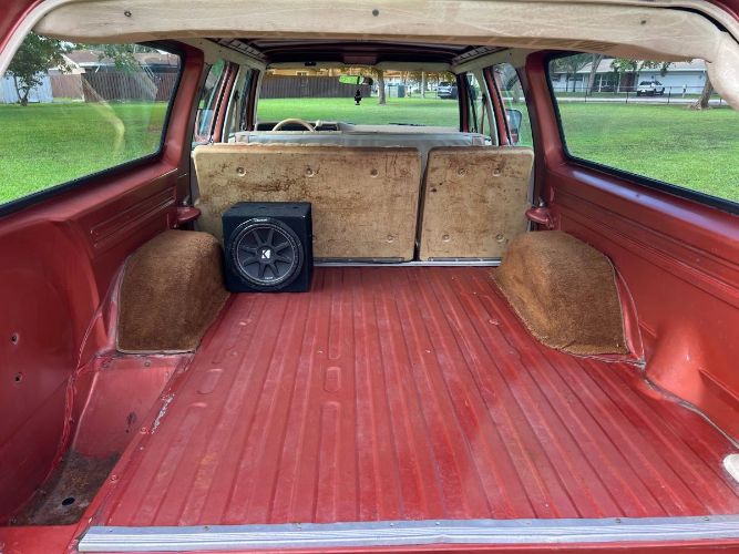 Chevrolet-Suburban-1978-Brown-16