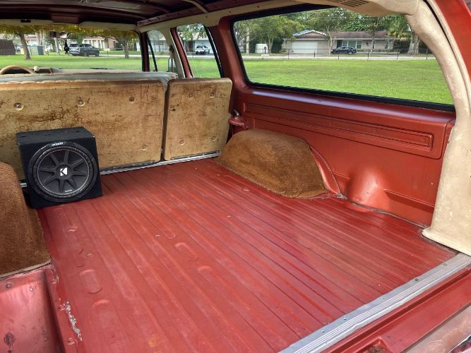 Chevrolet-Suburban-1978-Brown-17