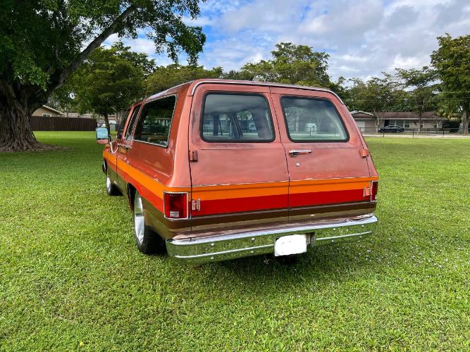 Chevrolet-Suburban-1978-Brown-2