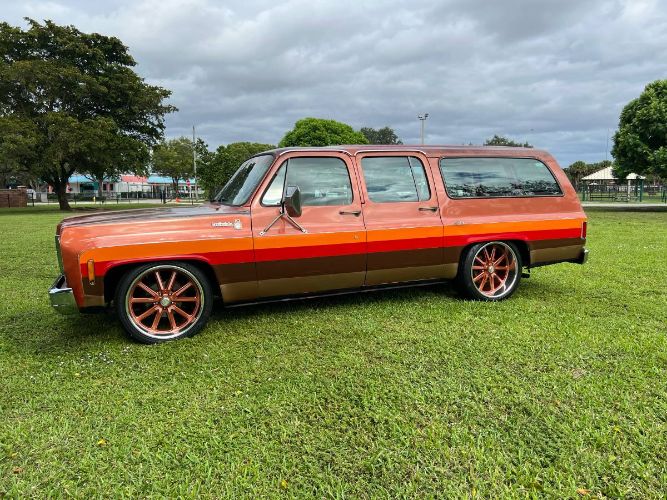 Chevrolet-Suburban-1978-Brown-22