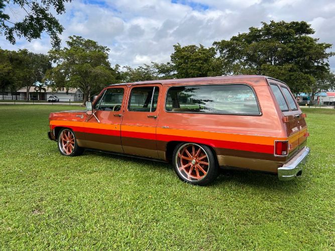 Chevrolet-Suburban-1978-Brown-23