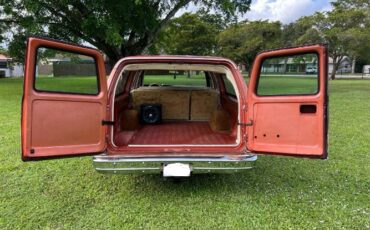 Chevrolet-Suburban-1978-Brown