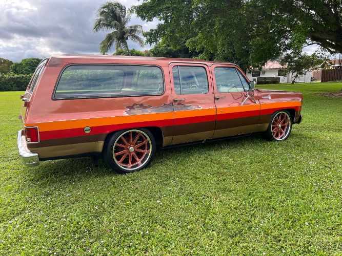 Chevrolet-Suburban-1978-Brown-4