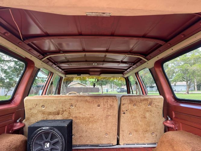 Chevrolet-Suburban-1978-Brown-7