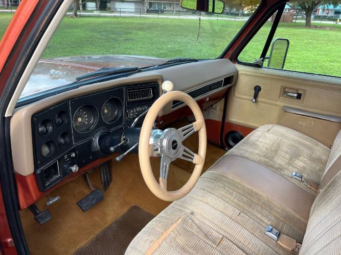 Chevrolet-Suburban-1978-Brown-8