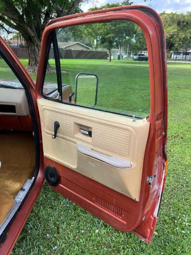 Chevrolet-Suburban-1978-Brown-9