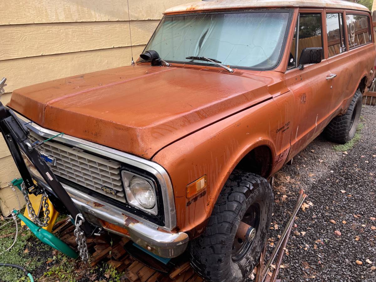 Chevrolet-Suburban-1979-1