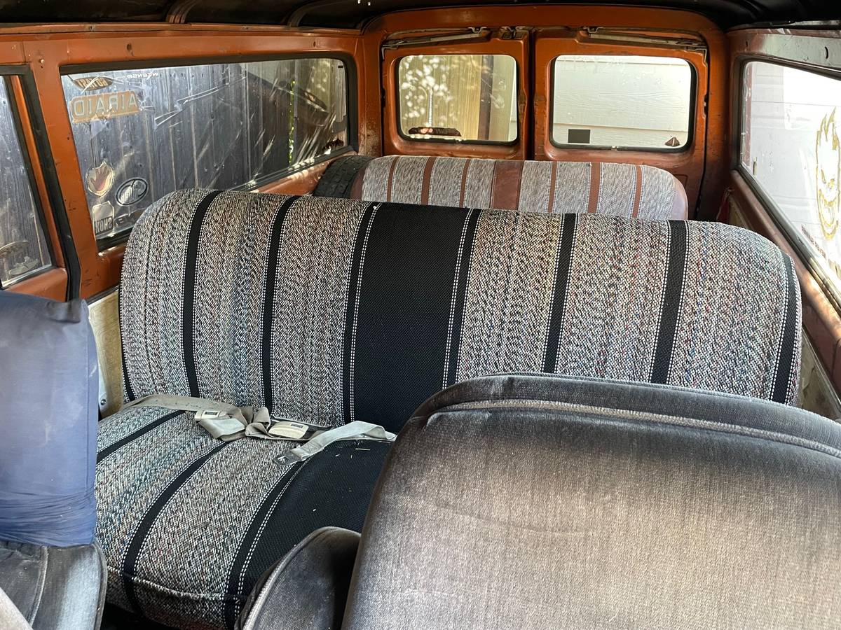 Chevrolet-Suburban-1979-6