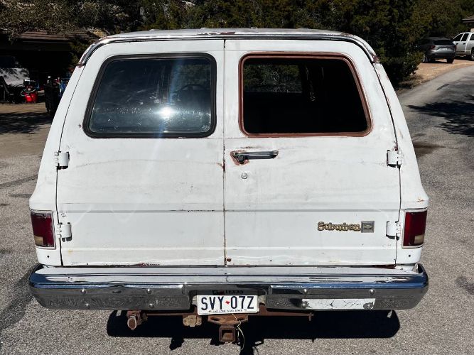 Chevrolet-Suburban-1983-15