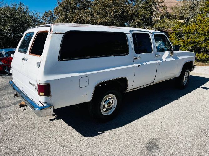 Chevrolet-Suburban-1983-16