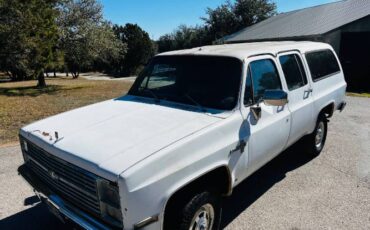 Chevrolet-Suburban-1983-17