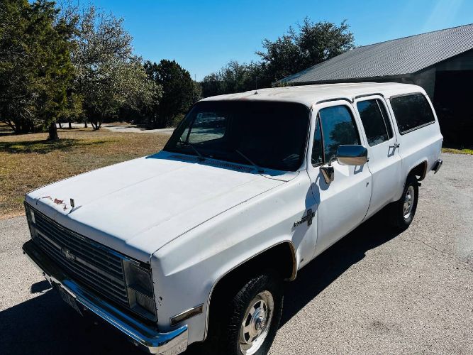 Chevrolet-Suburban-1983-17
