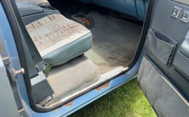 Chevrolet-Suburban-1985-Blue-10