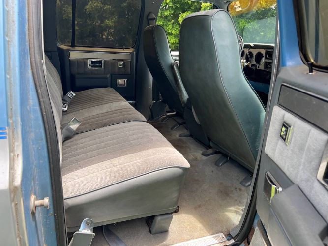 Chevrolet-Suburban-1985-Blue-11