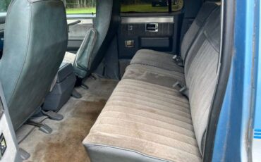 Chevrolet-Suburban-1985-Blue-13