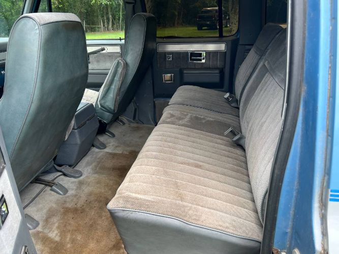 Chevrolet-Suburban-1985-Blue-13