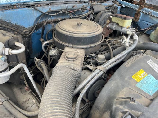 Chevrolet-Suburban-1985-Blue-2