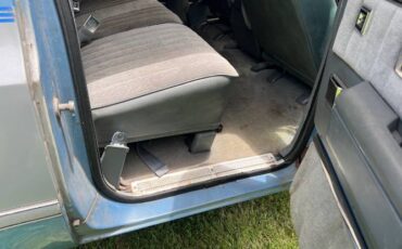Chevrolet-Suburban-1985-Blue-8