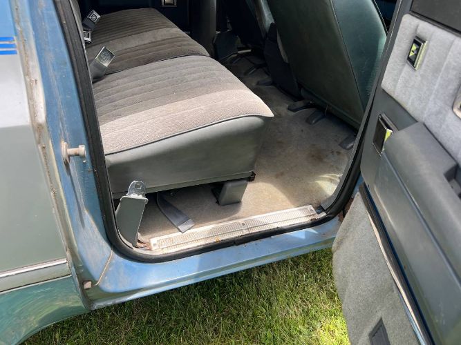 Chevrolet-Suburban-1985-Blue-8