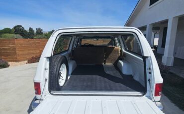 Chevrolet-Suburban-1985-white-10