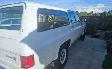 Chevrolet-Suburban-1985-white-6
