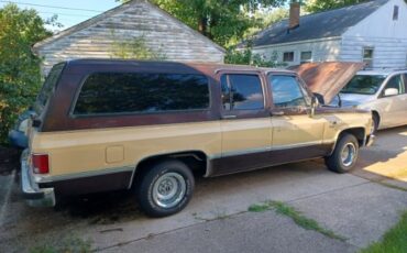 Chevrolet-Suburban-1987-2