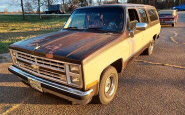 Chevrolet-Suburban-1987-3