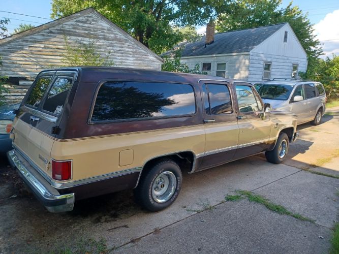 Chevrolet-Suburban-1987-6