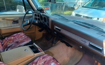 Chevrolet-Suburban-1987-9
