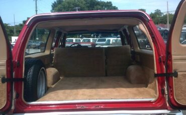 Chevrolet-Suburban-1987-RedTan-Tan-2