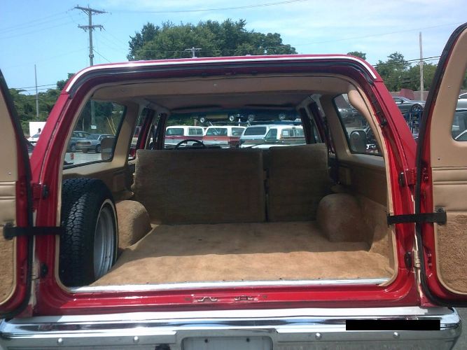 Chevrolet-Suburban-1987-RedTan-Tan-2