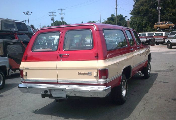 Chevrolet-Suburban-1987-RedTan-Tan-4