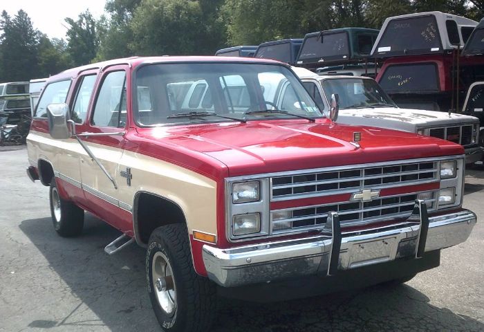 Chevrolet-Suburban-1987-RedTan-Tan-7