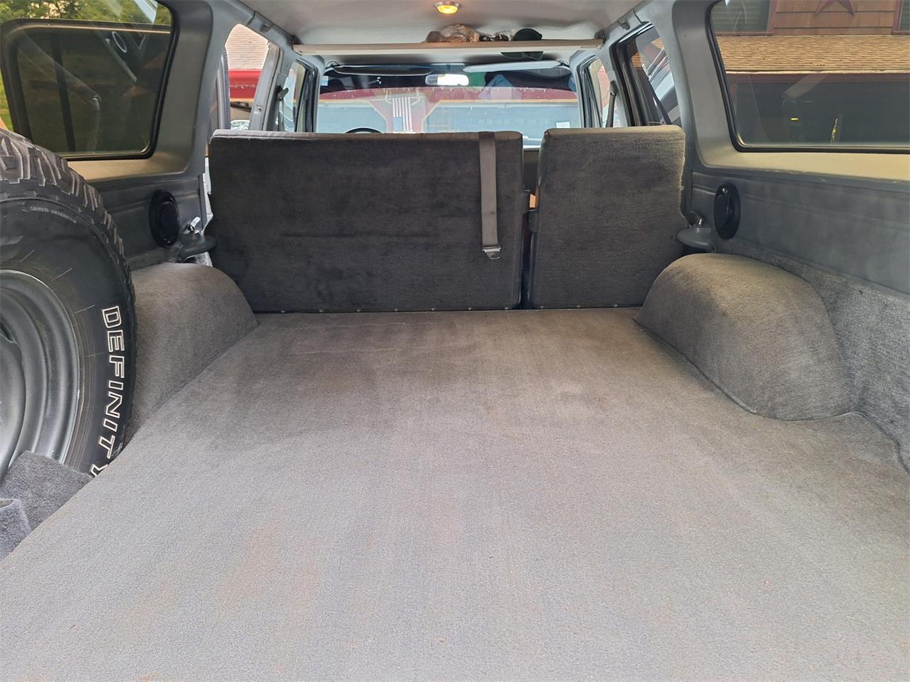 Chevrolet-Suburban-1987-blackgray-gray-11