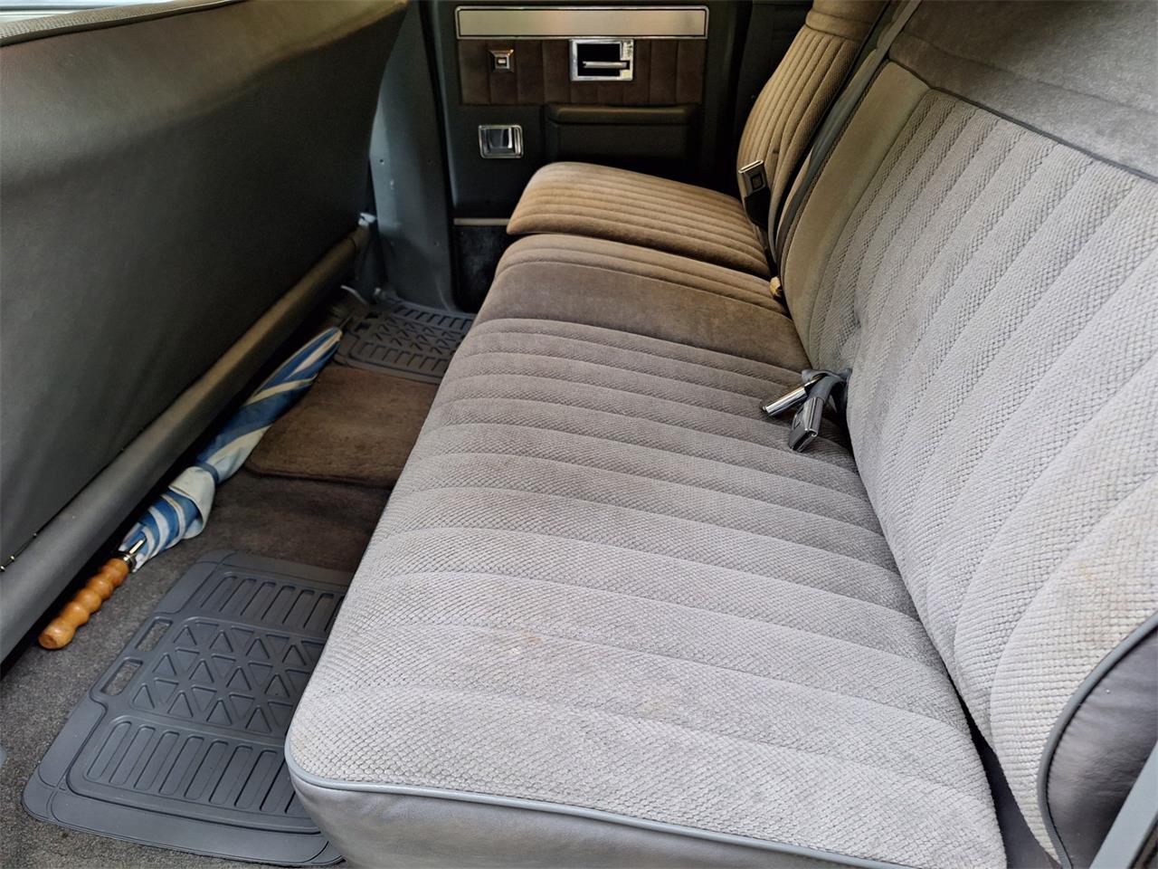 Chevrolet-Suburban-1987-blackgray-gray-12