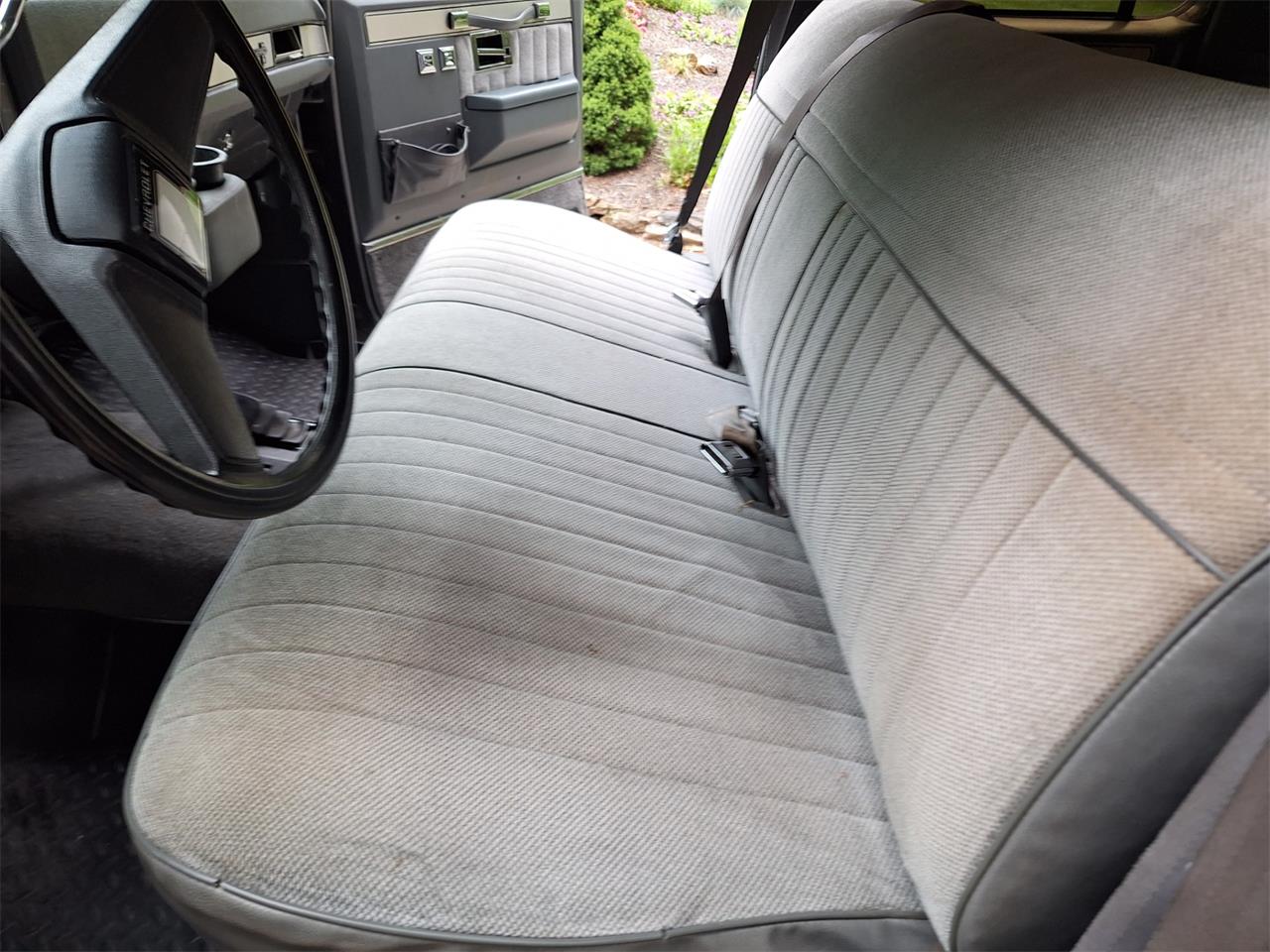 Chevrolet-Suburban-1987-blackgray-gray-13