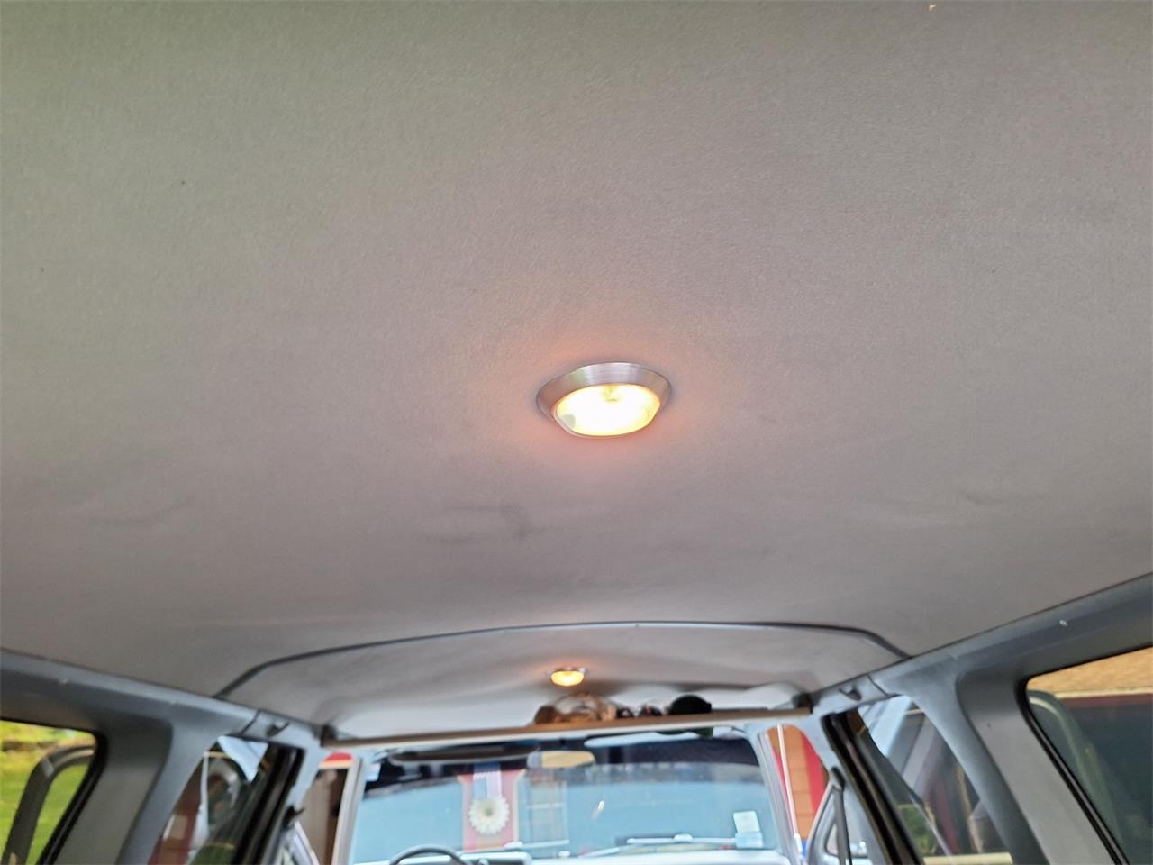 Chevrolet-Suburban-1987-blackgray-gray-16